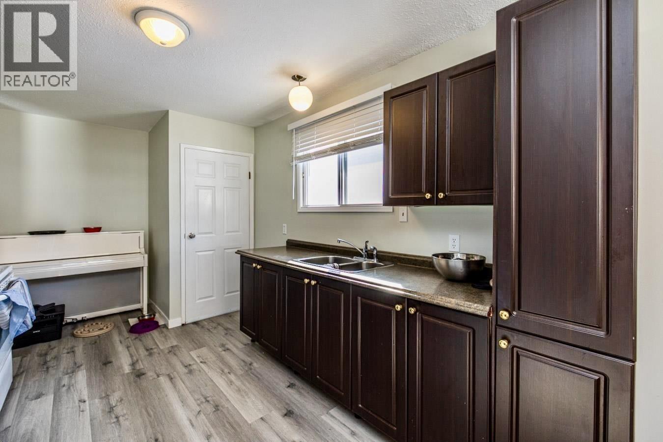 184 THACKER CRESCENT - 7
