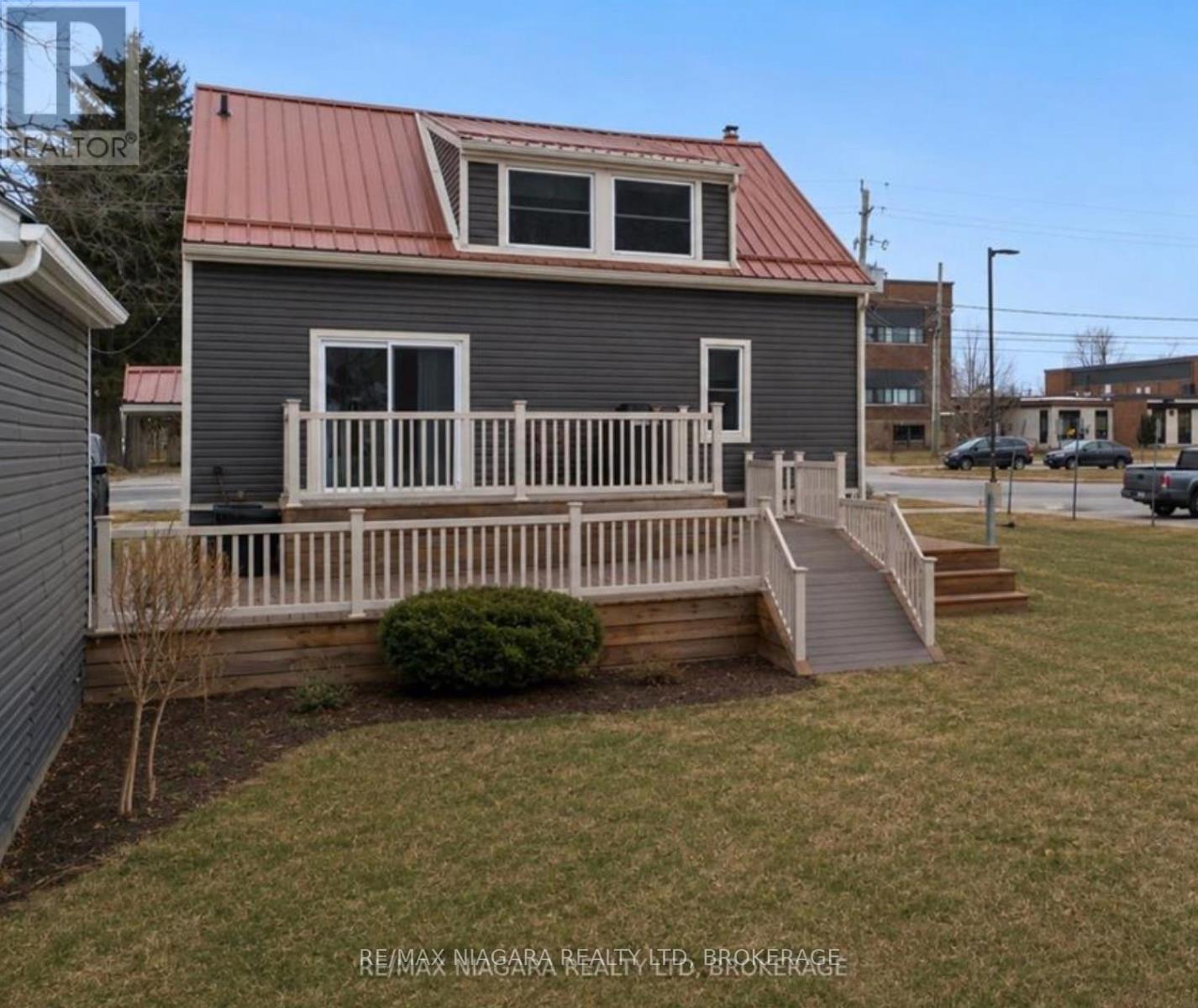 401 FIELDEN AVENUE - 36