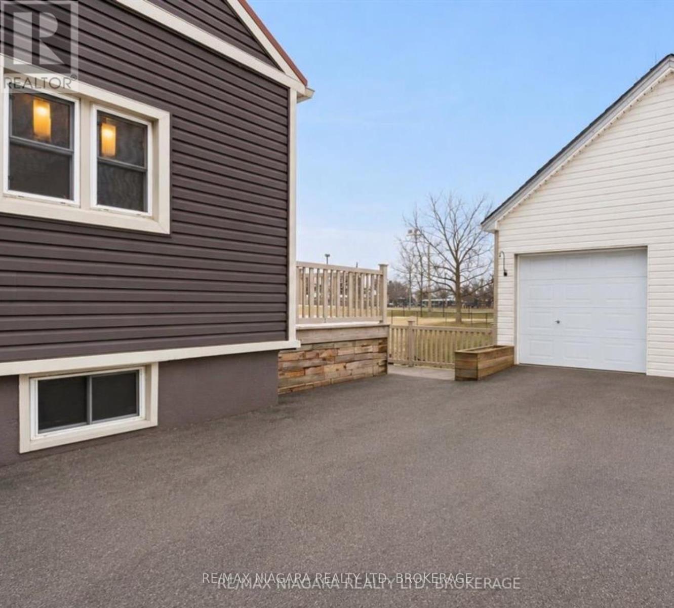 401 FIELDEN AVENUE - 38
