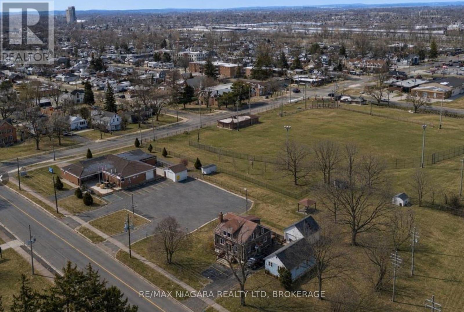 401 FIELDEN AVENUE - 39