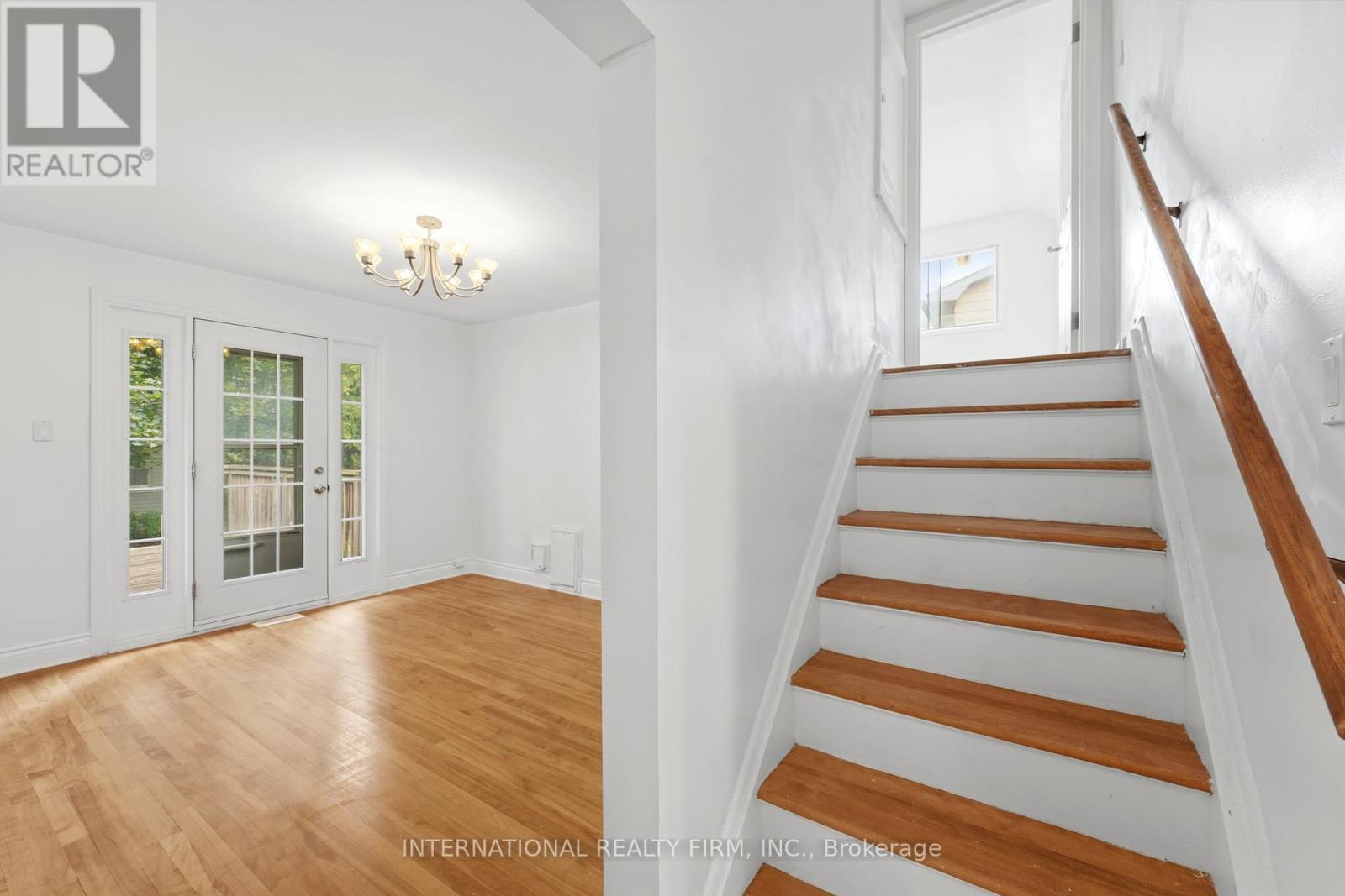 1213 ERINDALE DRIVE - 9