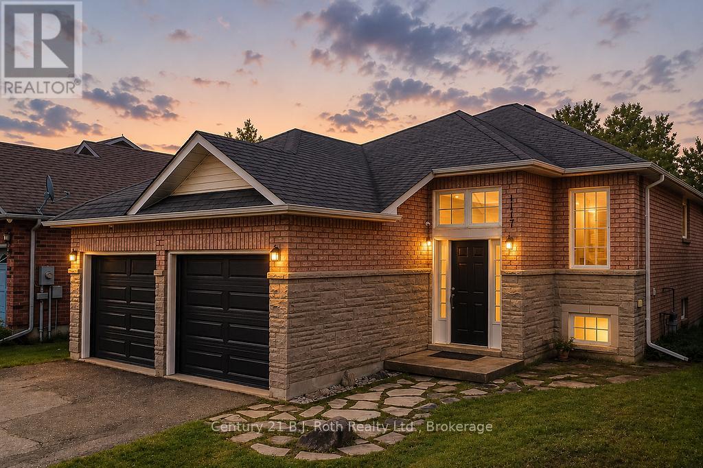 1117 CORRIE STREET - 1
