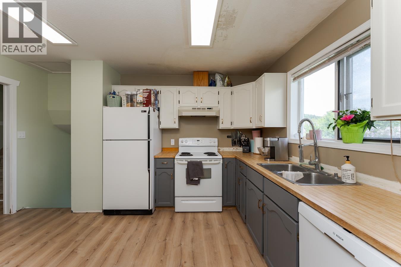 3808 GRACE CRESCENT - 9