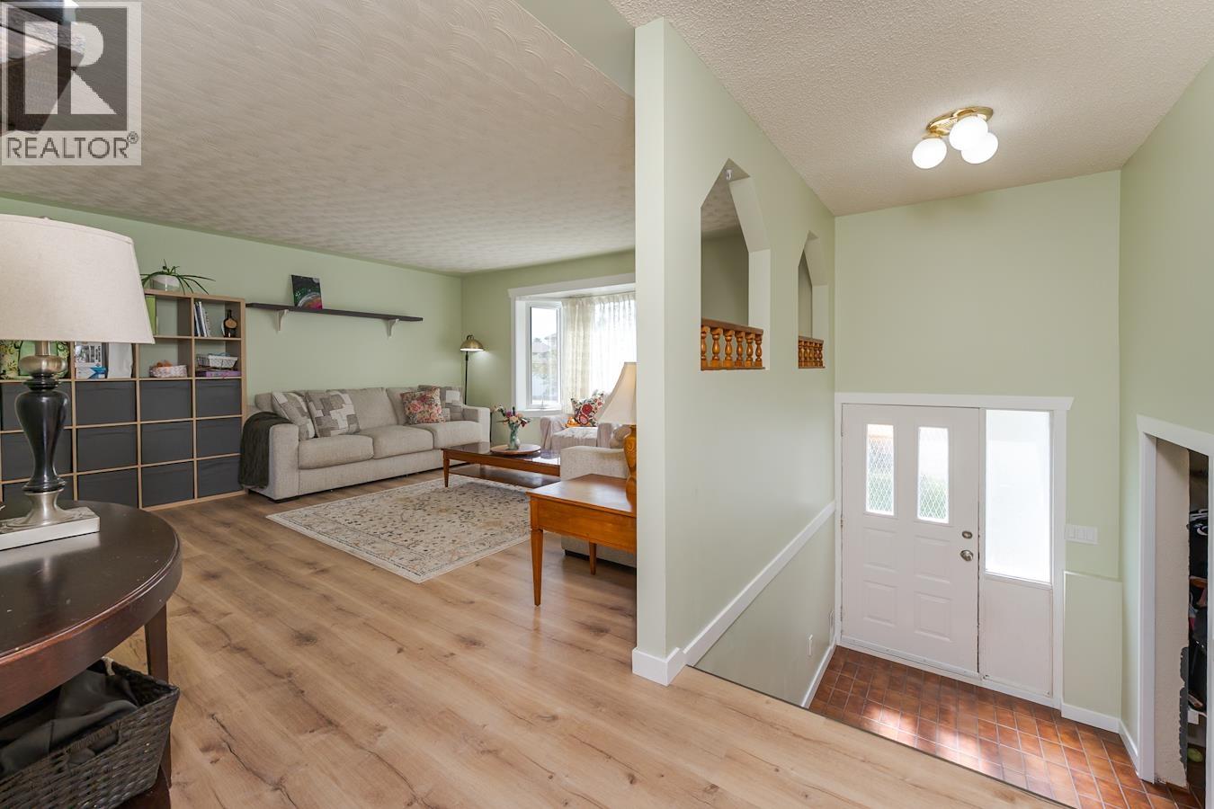3808 GRACE CRESCENT - 3