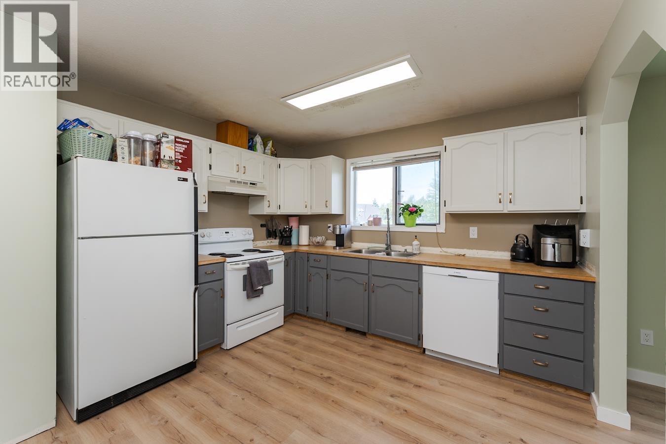 3808 GRACE CRESCENT - 10