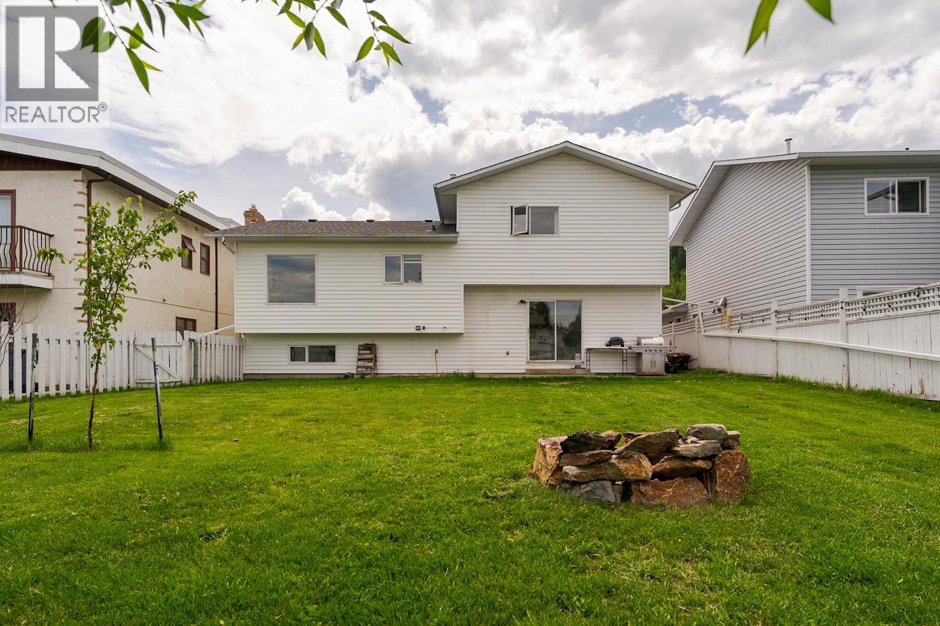 3808 GRACE CRESCENT - 29
