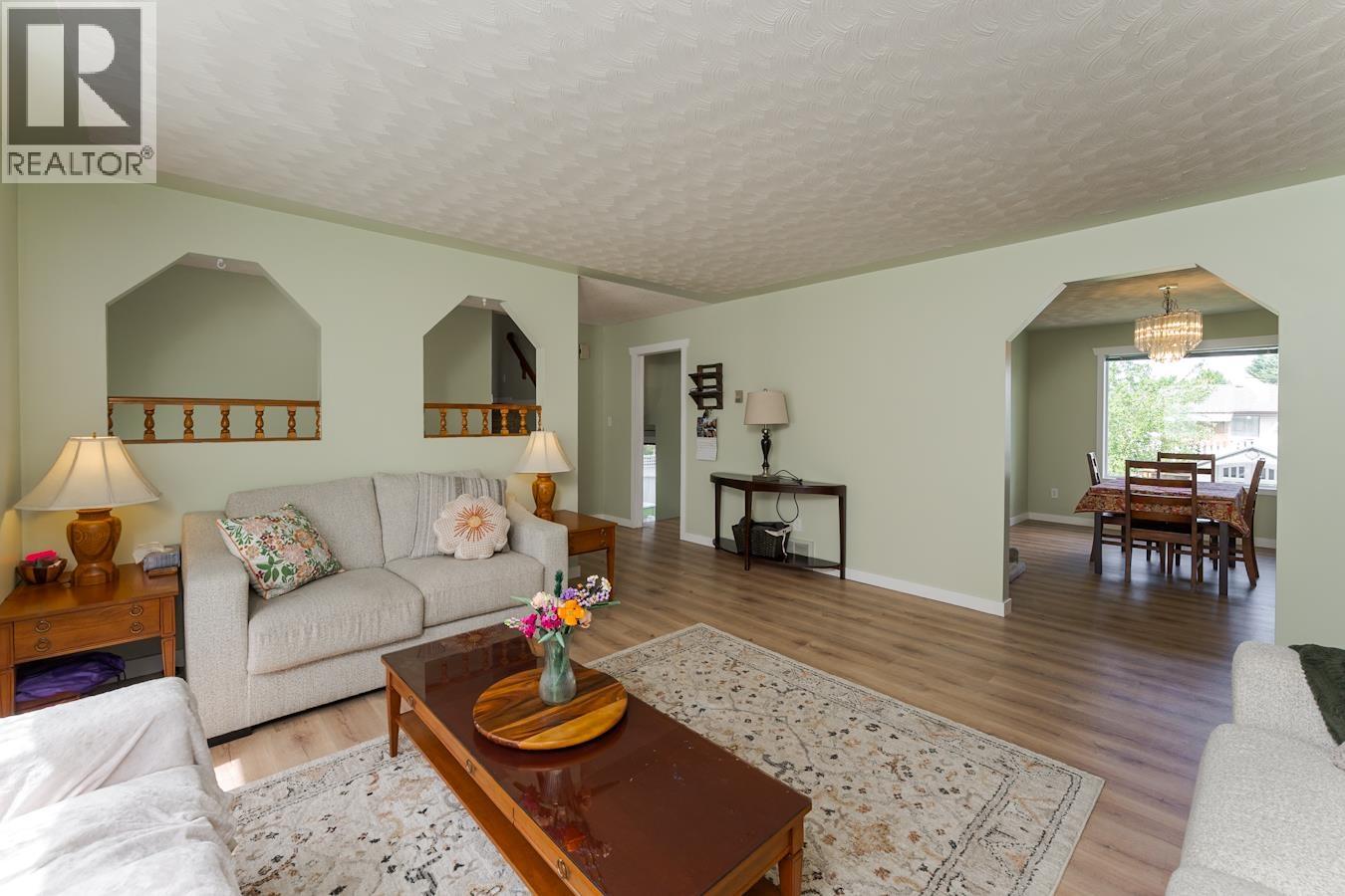 3808 GRACE CRESCENT - 6
