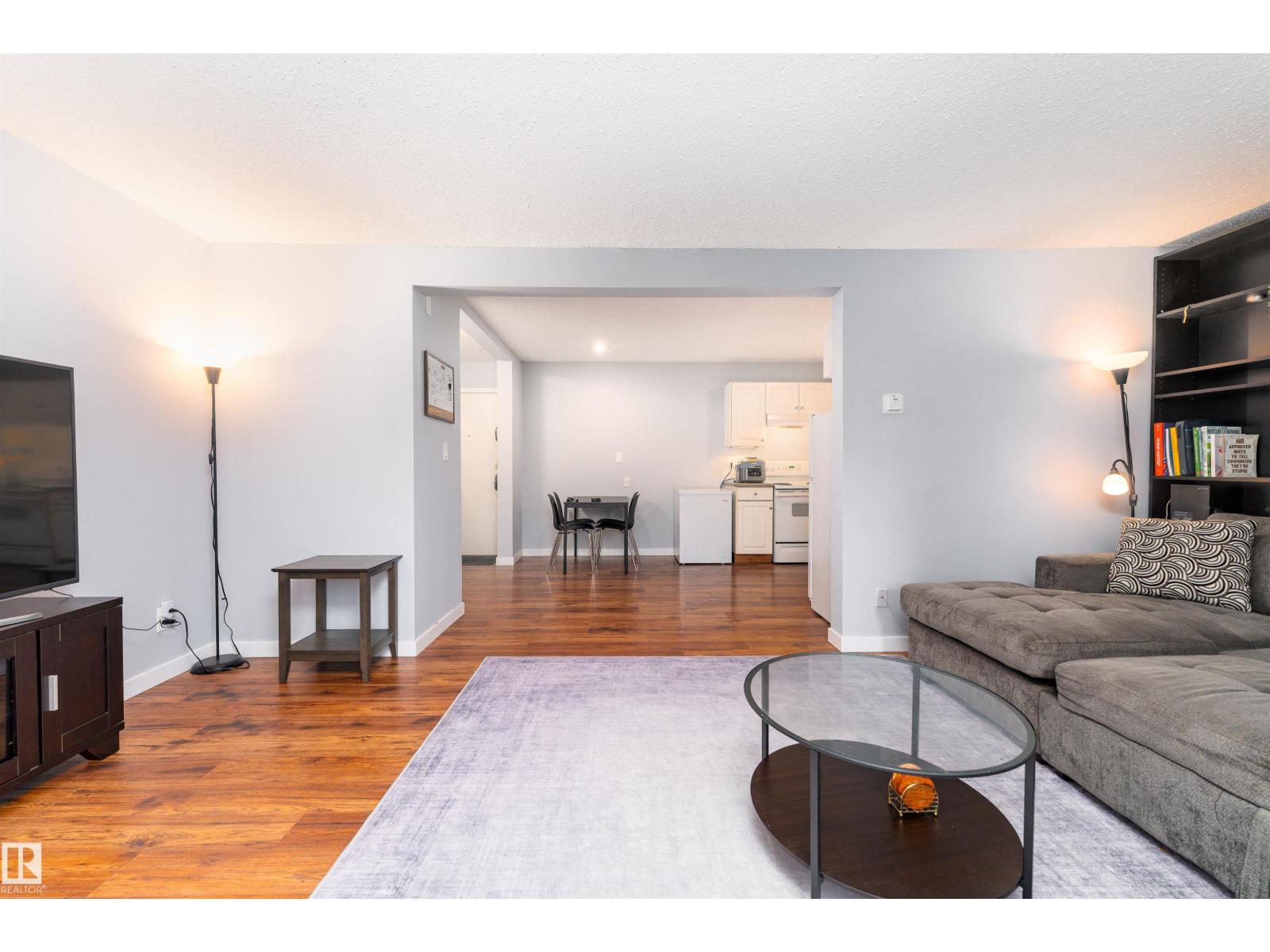 #26 10208 113 ST NW - 10