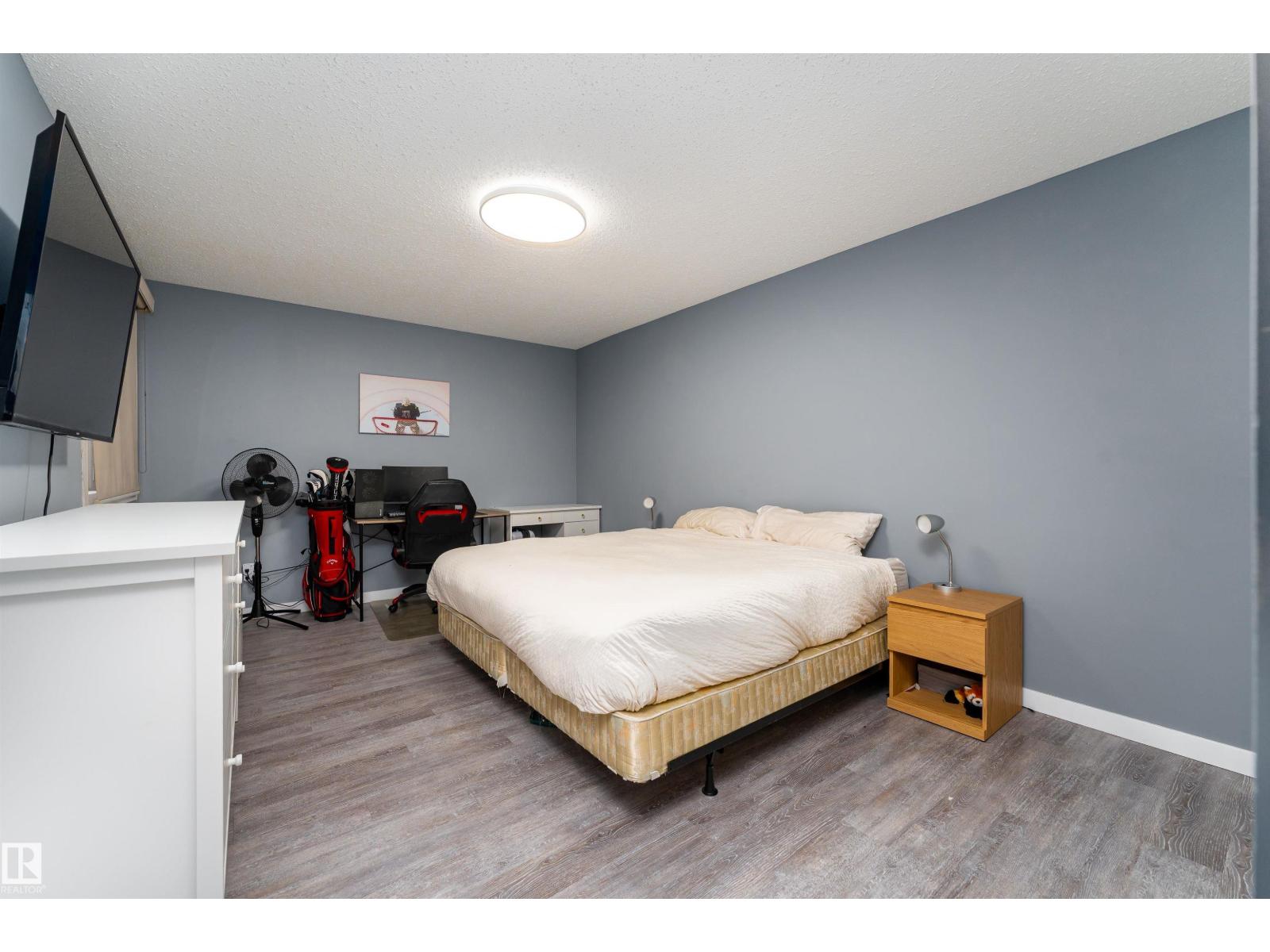 #26 10208 113 ST NW - 12
