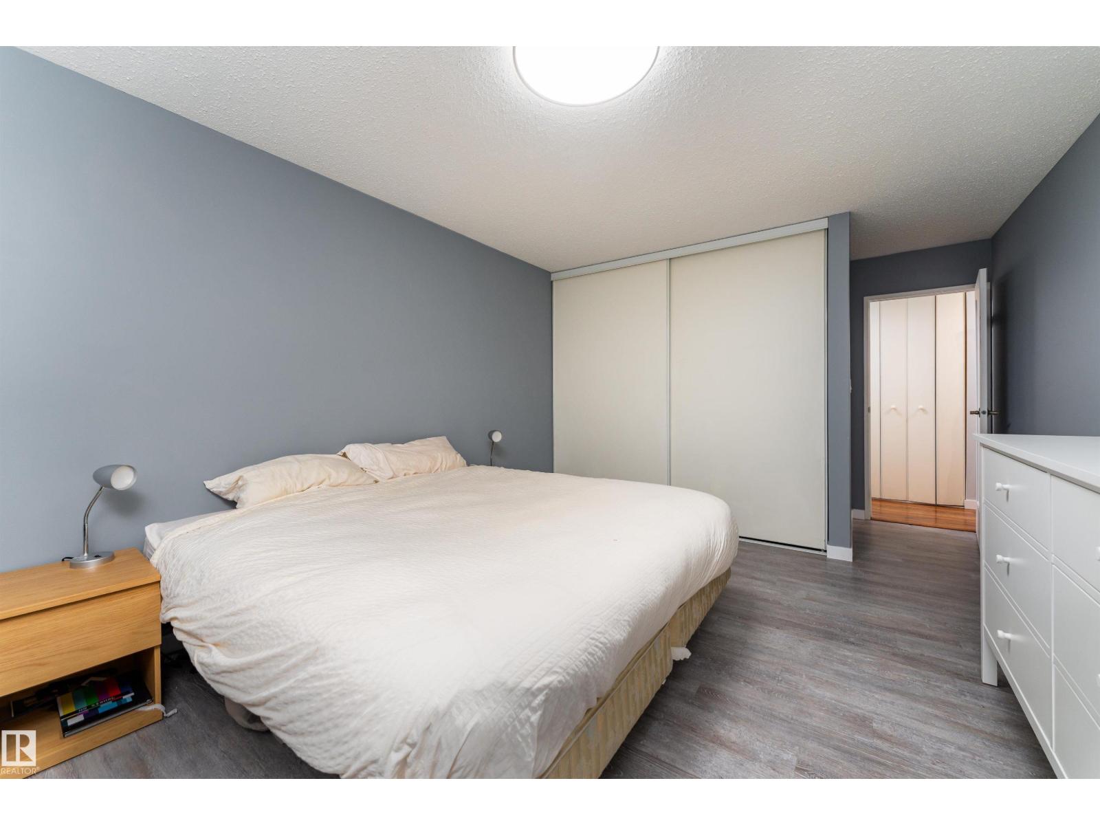 #26 10208 113 ST NW - 14
