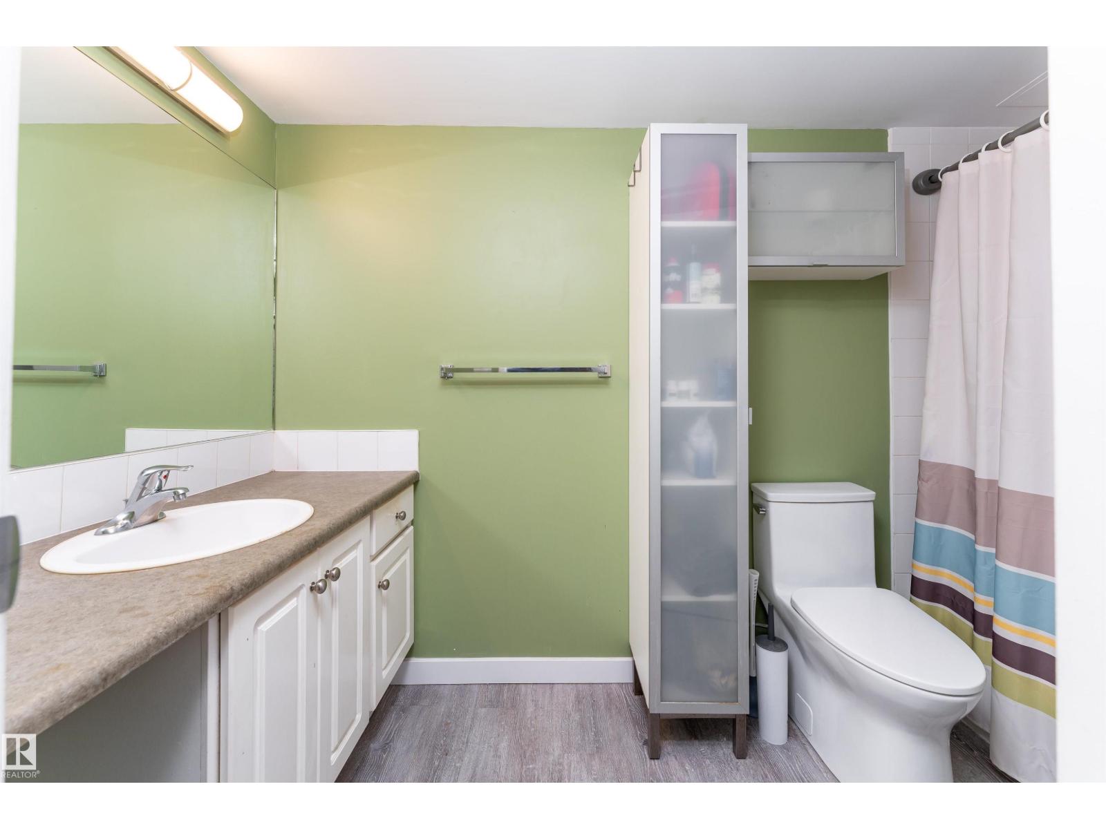 #26 10208 113 ST NW - 15