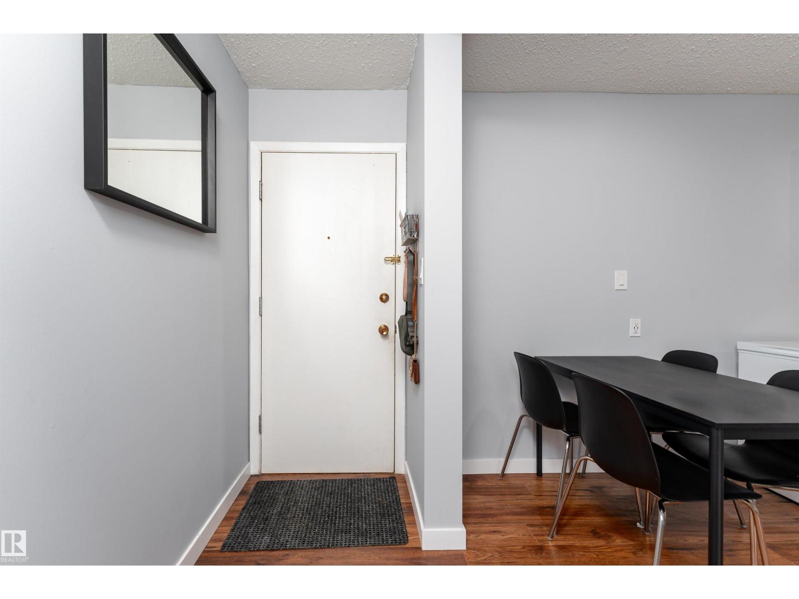 #26 10208 113 ST NW - 17