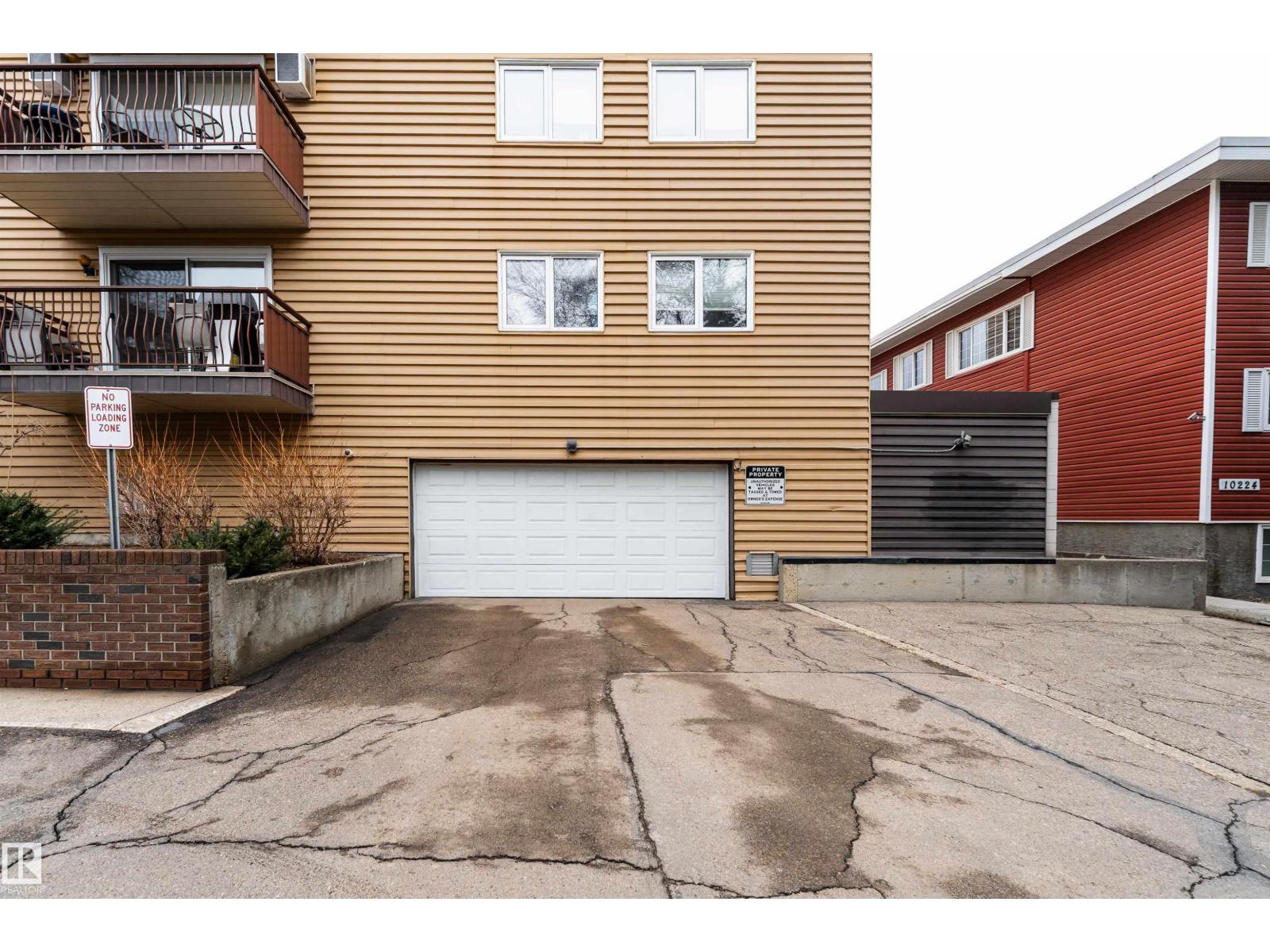 #26 10208 113 ST NW - 21