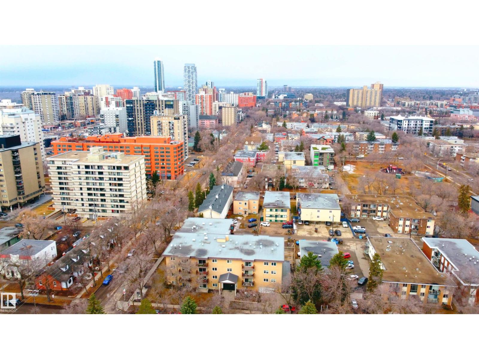 #26 10208 113 ST NW - 27