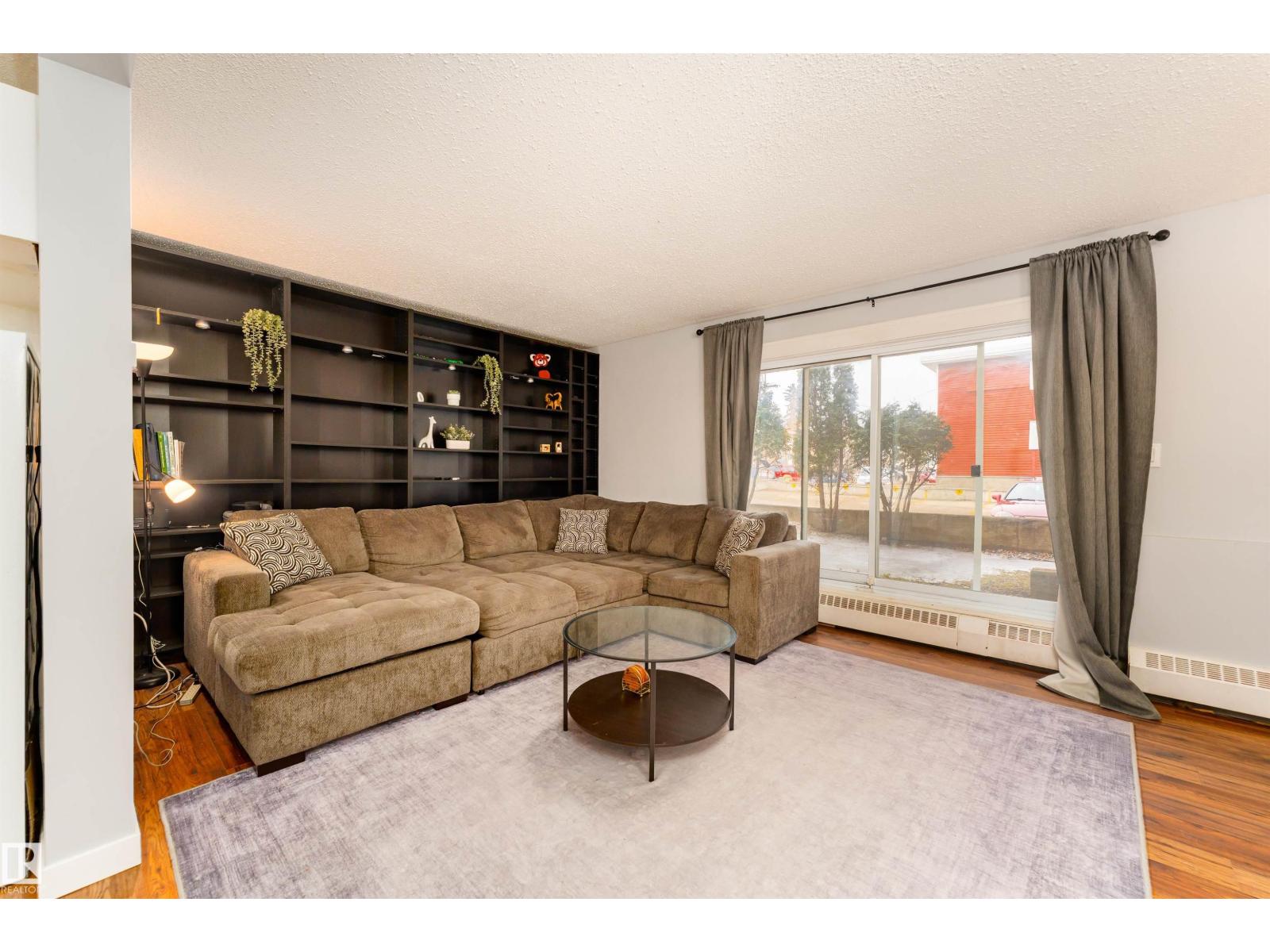 #26 10208 113 ST NW - 5