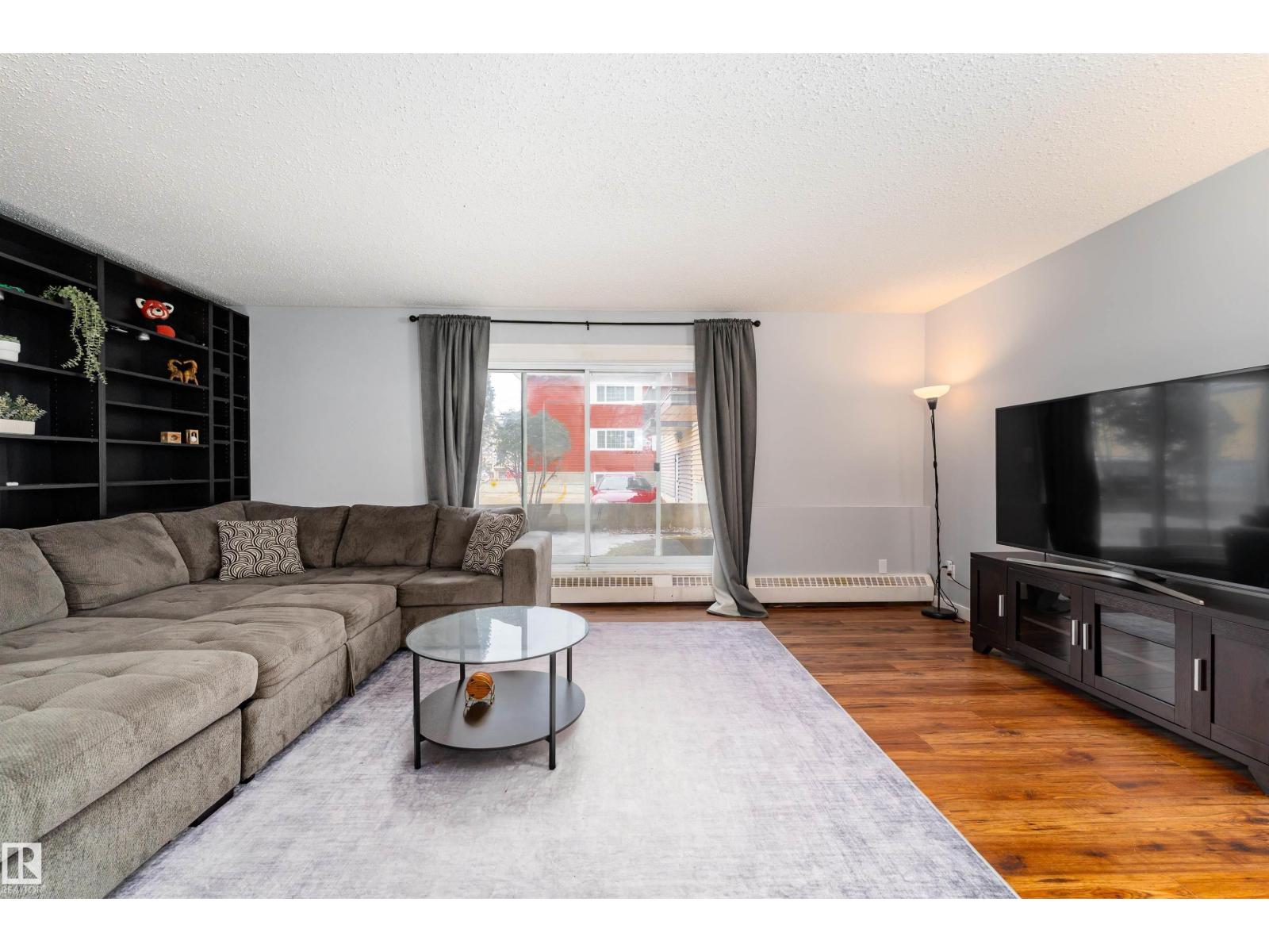 #26 10208 113 ST NW - 6