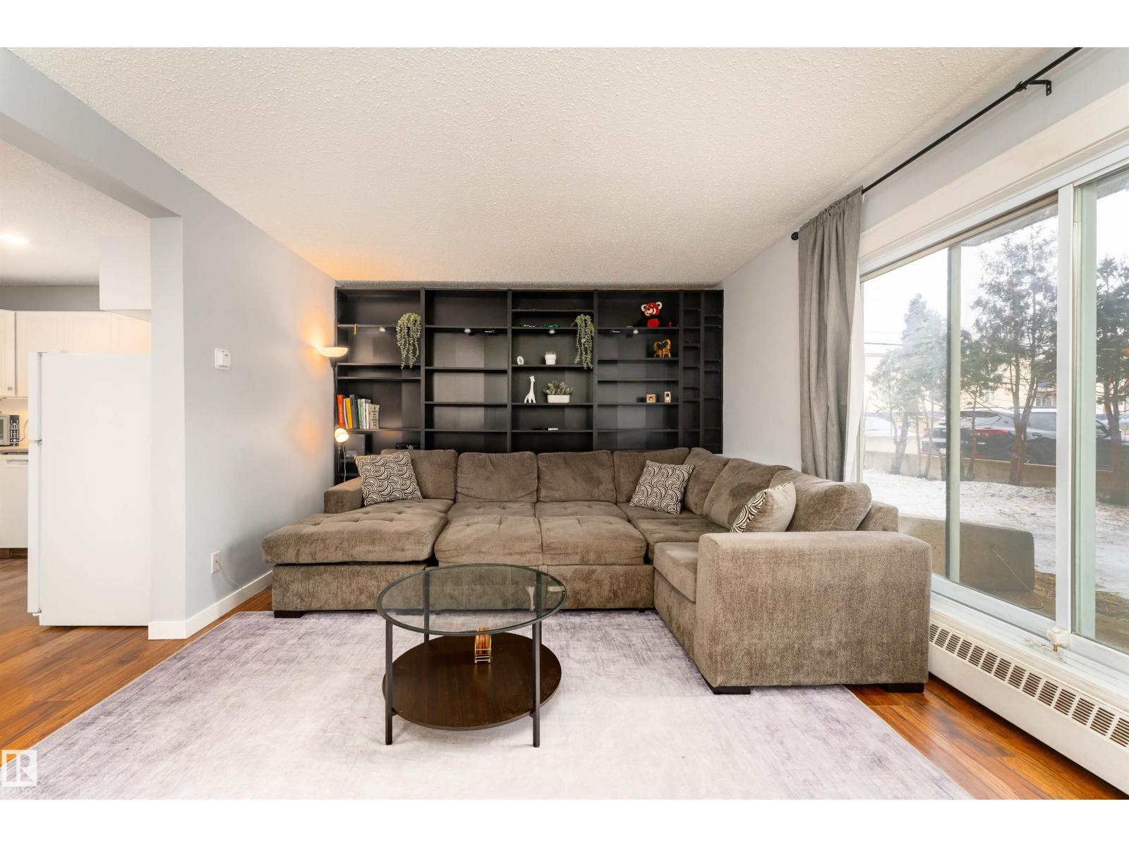 #26 10208 113 ST NW - 8