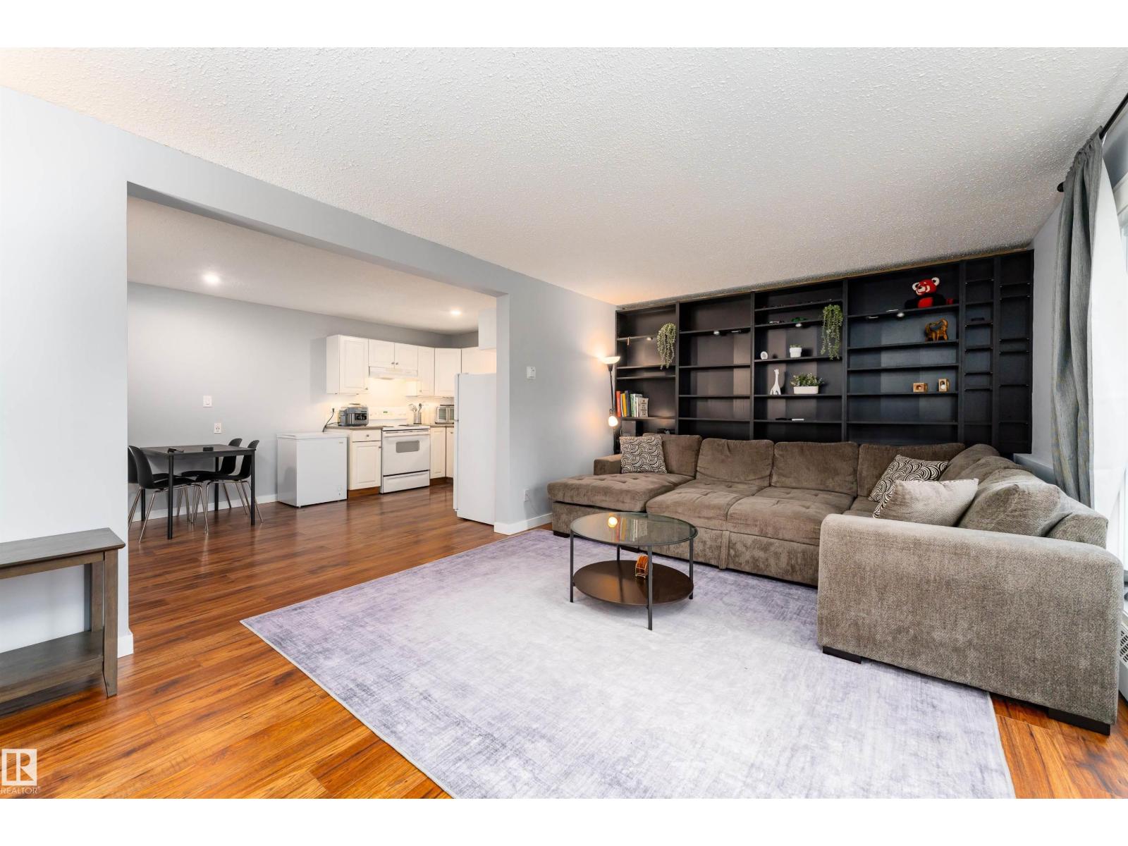 #26 10208 113 ST NW - 9
