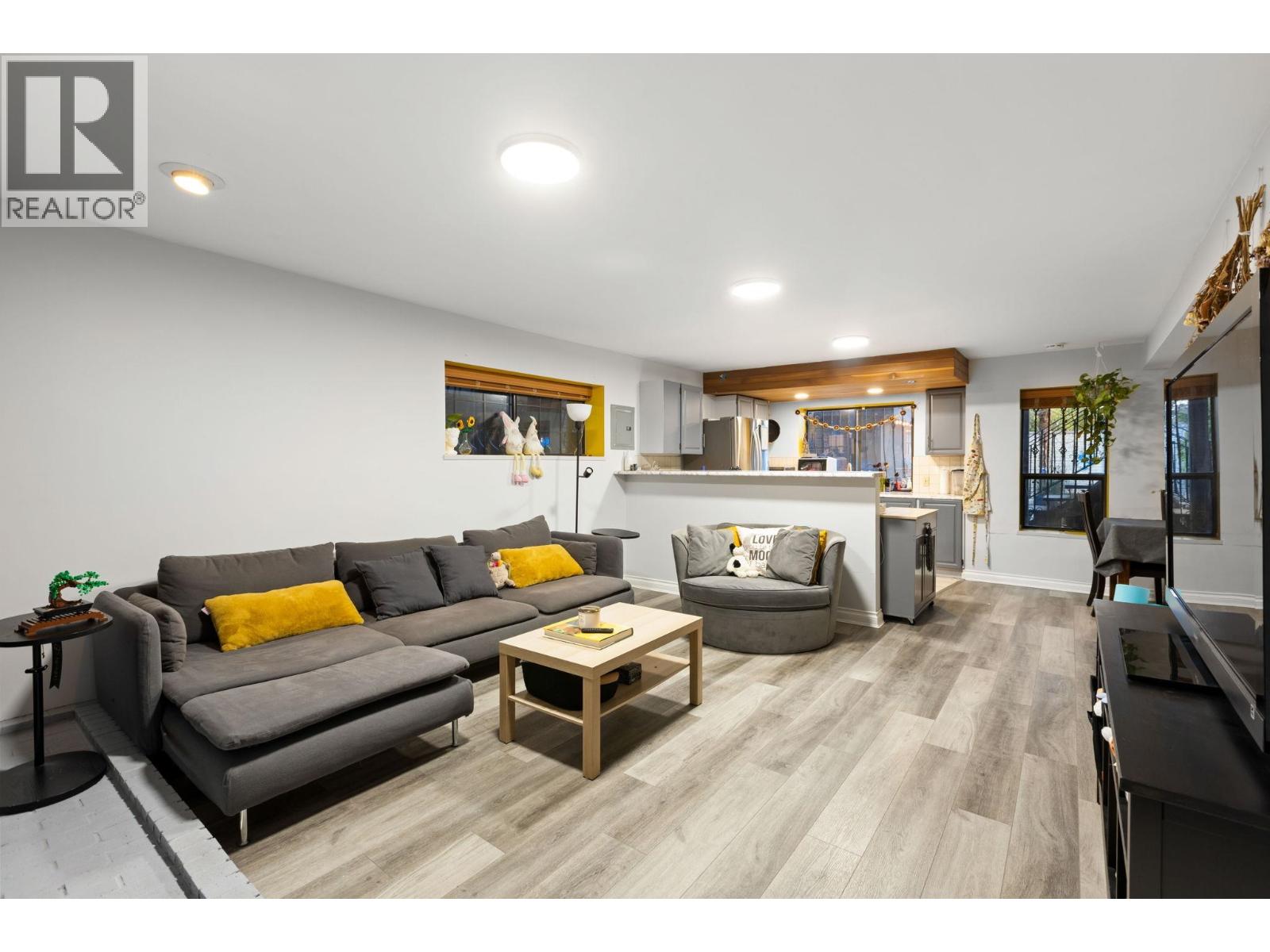 732 ROCHESTER AVENUE, Coquitlam