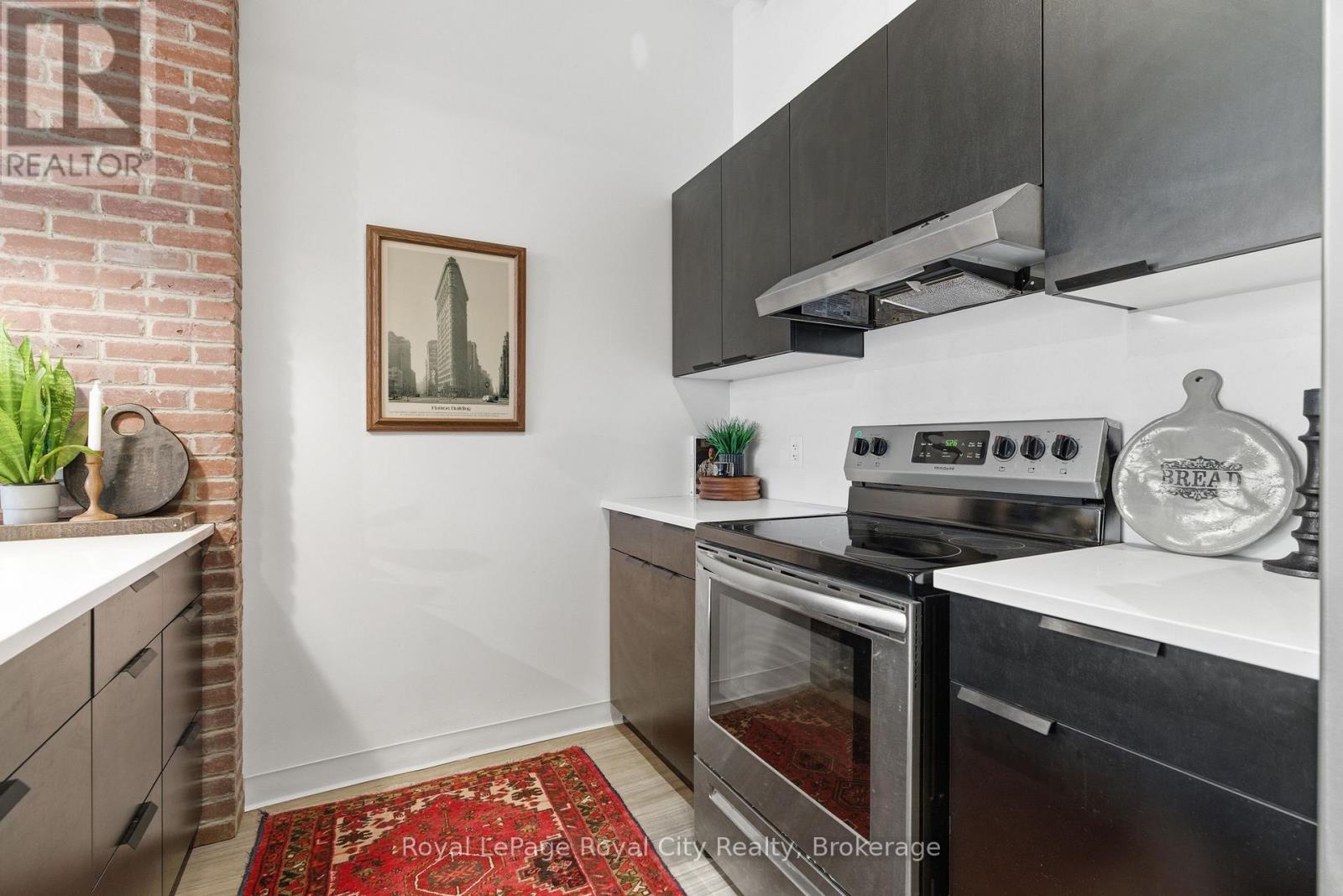 #112 120 HURON STREET - 10
