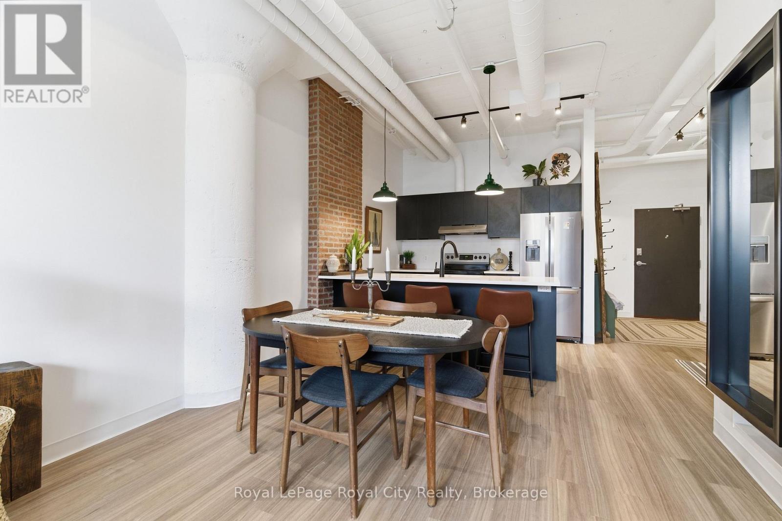 #112 120 HURON STREET - 17