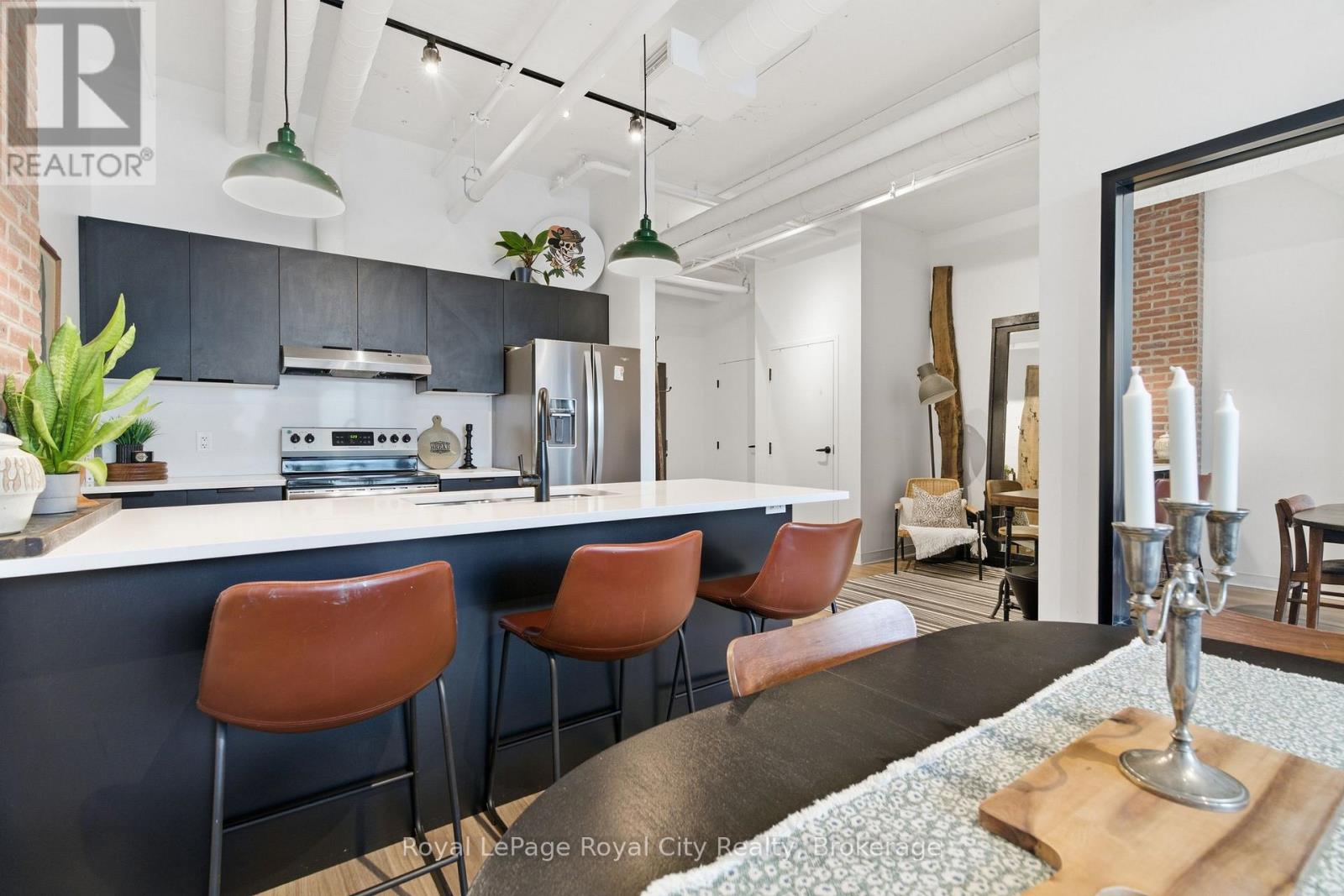#112 120 HURON STREET - 18