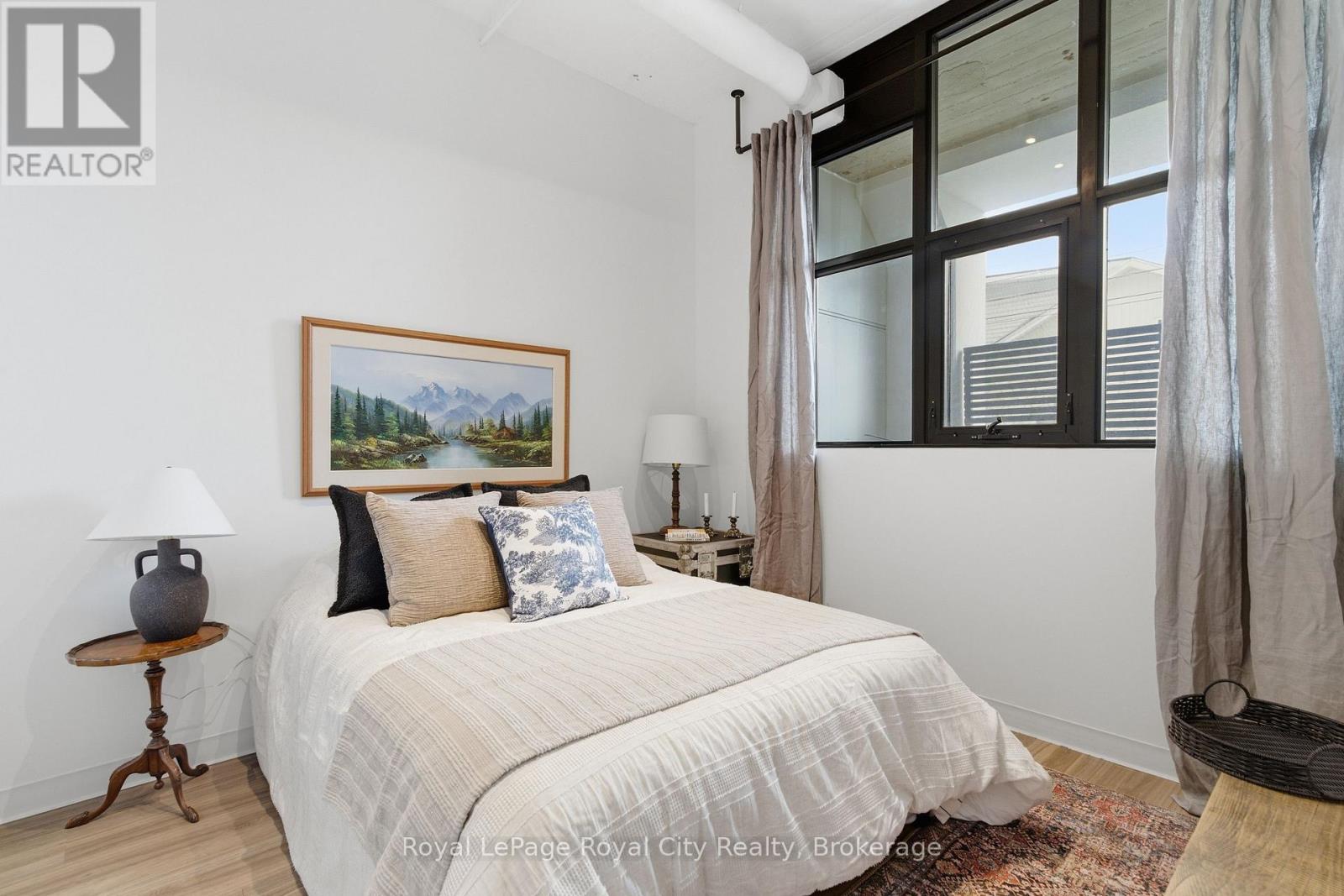 #112 120 HURON STREET - 19