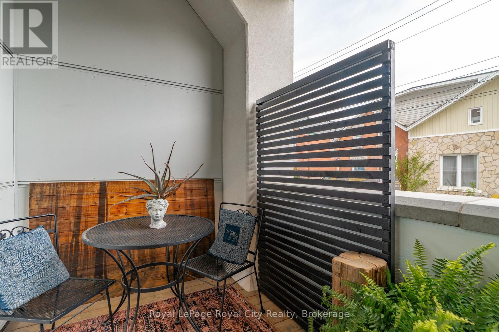 #112 120 HURON STREET - 24