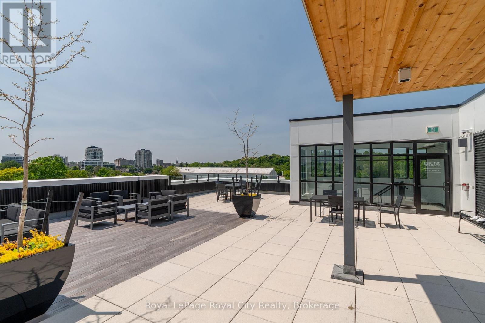 #112 120 HURON STREET - 25