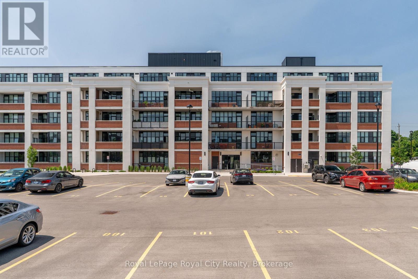 #112 120 HURON STREET - 3