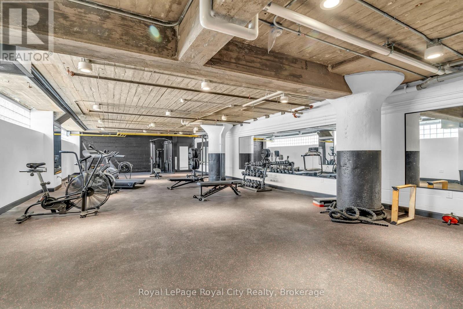 #112 120 HURON STREET - 30