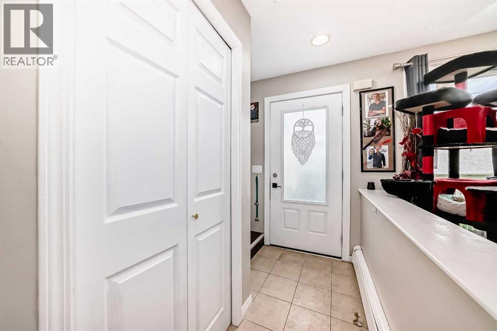 1-6, 8 Huntley Close NE - 4