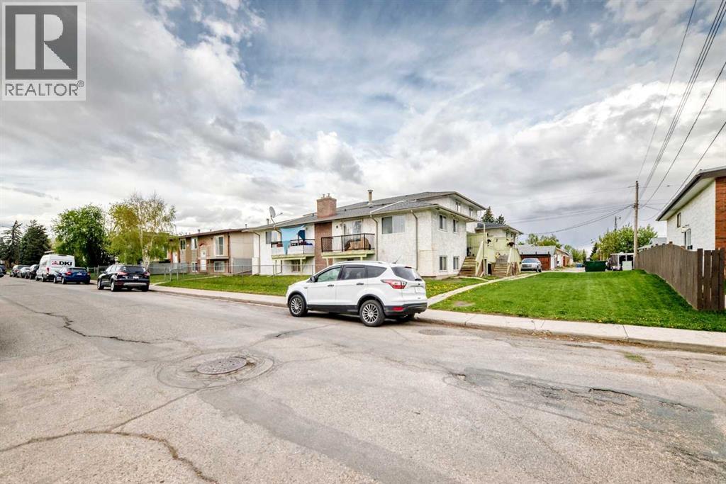 1-6, 8 Huntley Close NE - 33