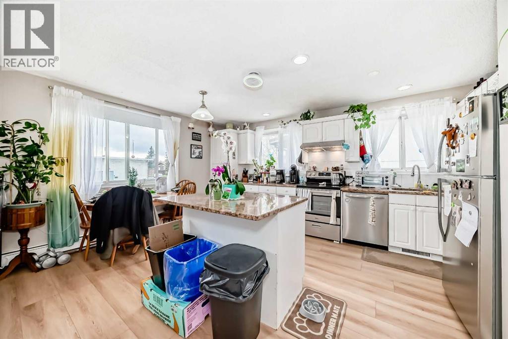 1-6, 8 Huntley Close NE - 19