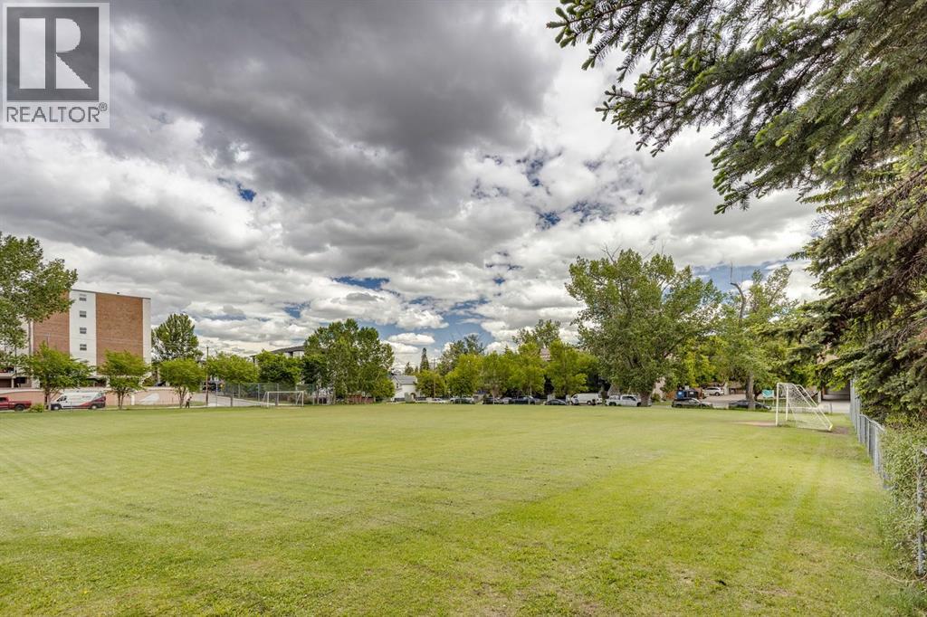 #301 2508 17 Street SW - 18