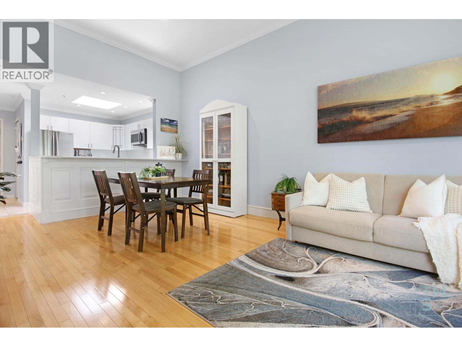 411 128 W 8TH STREET, North Vancouver