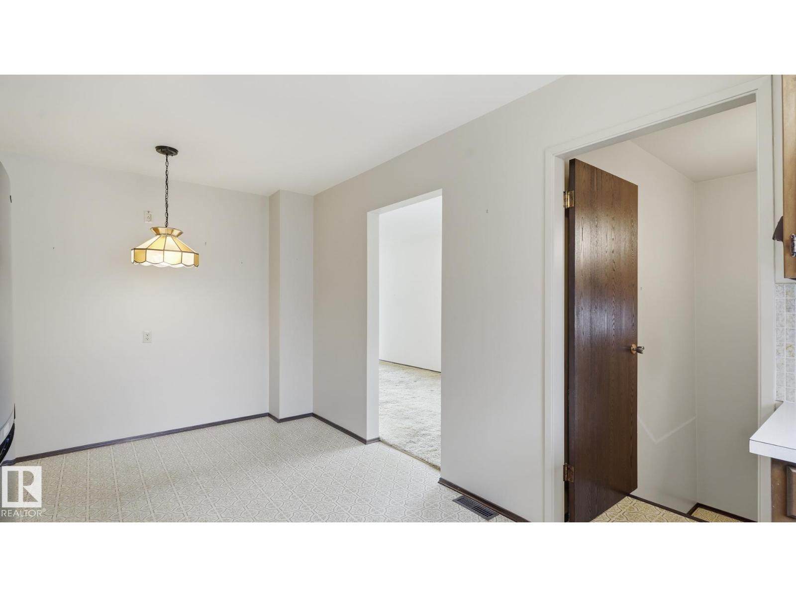 7408 40 AV NW - 14