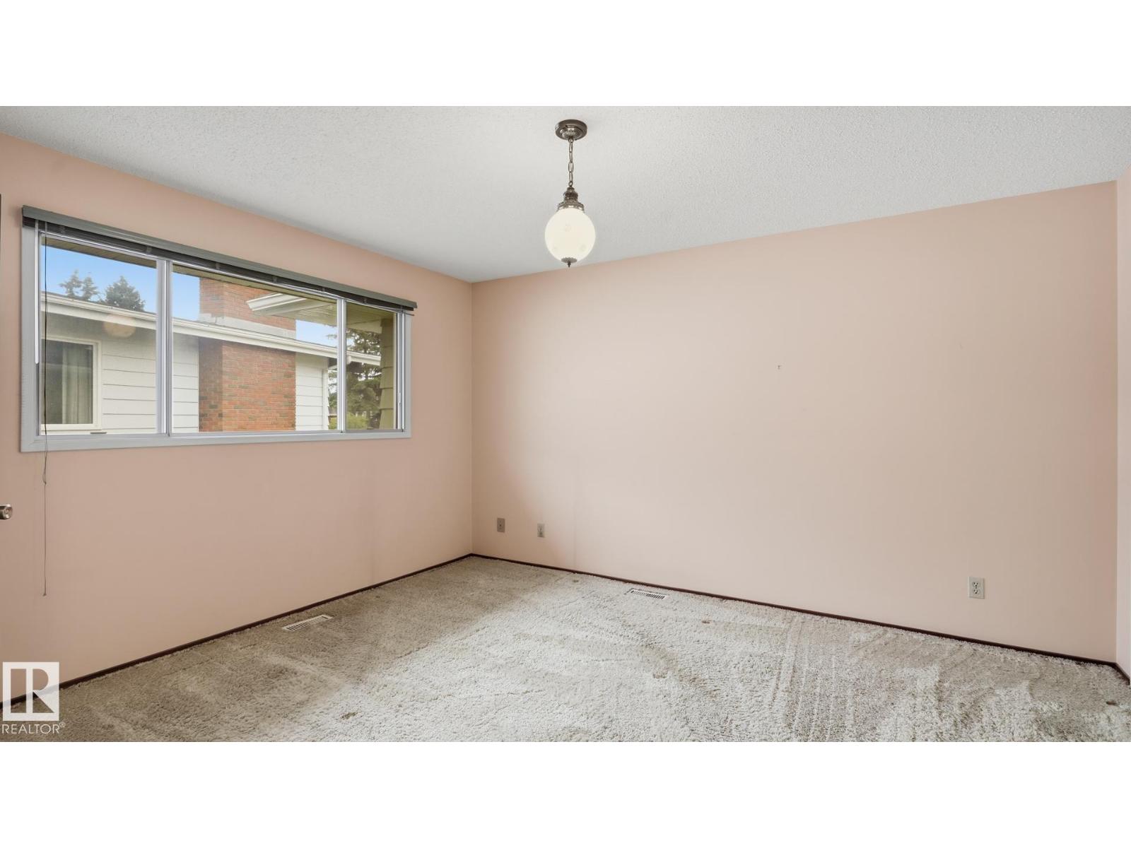 7408 40 AV NW - 15