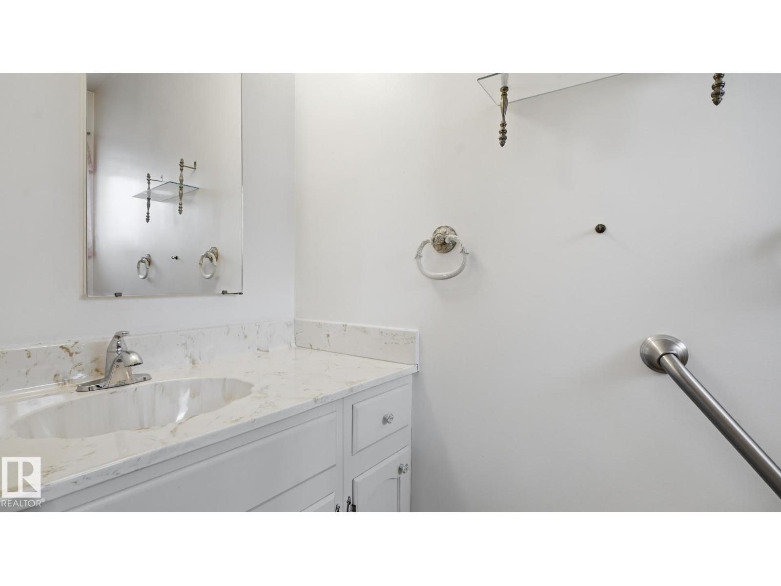 7408 40 AV NW - 17