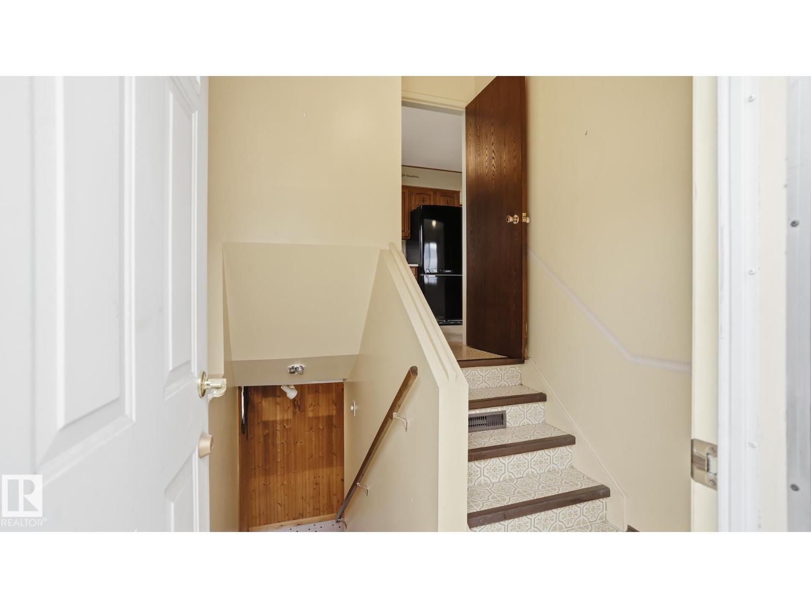 7408 40 AV NW - 23