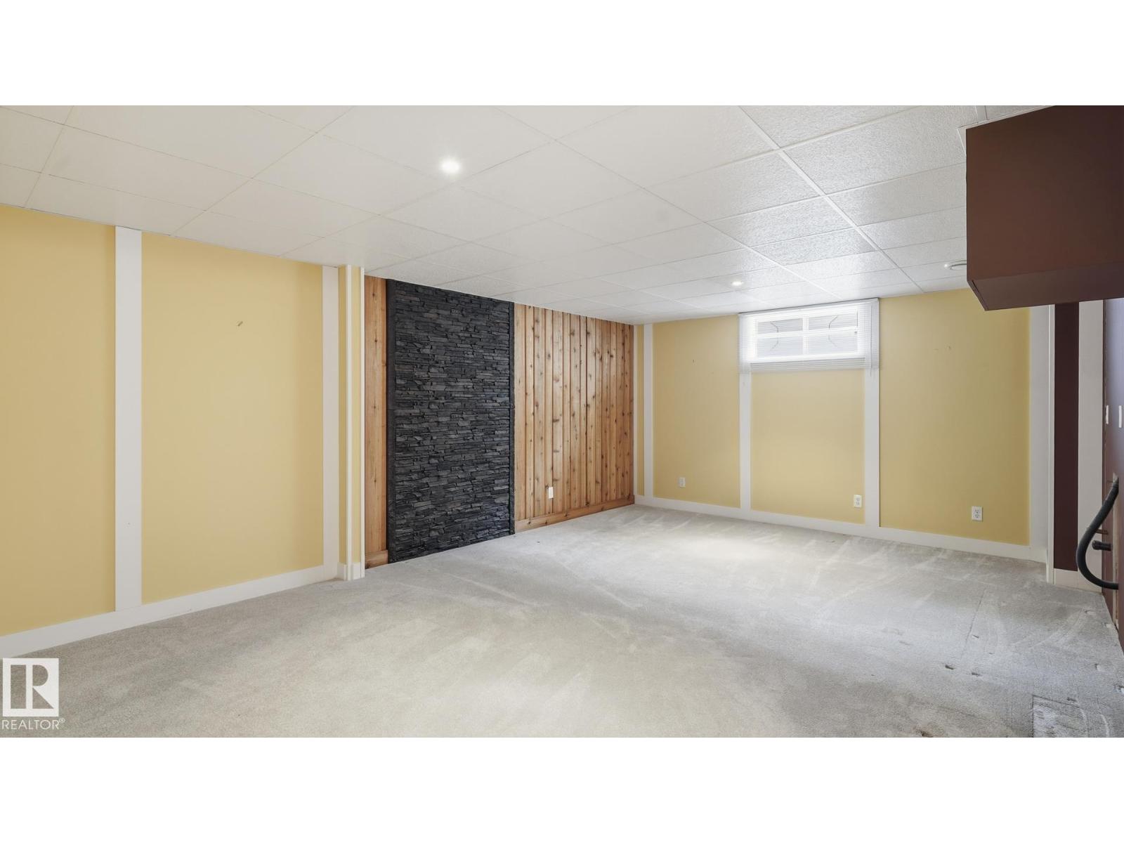 7408 40 AV NW - 24