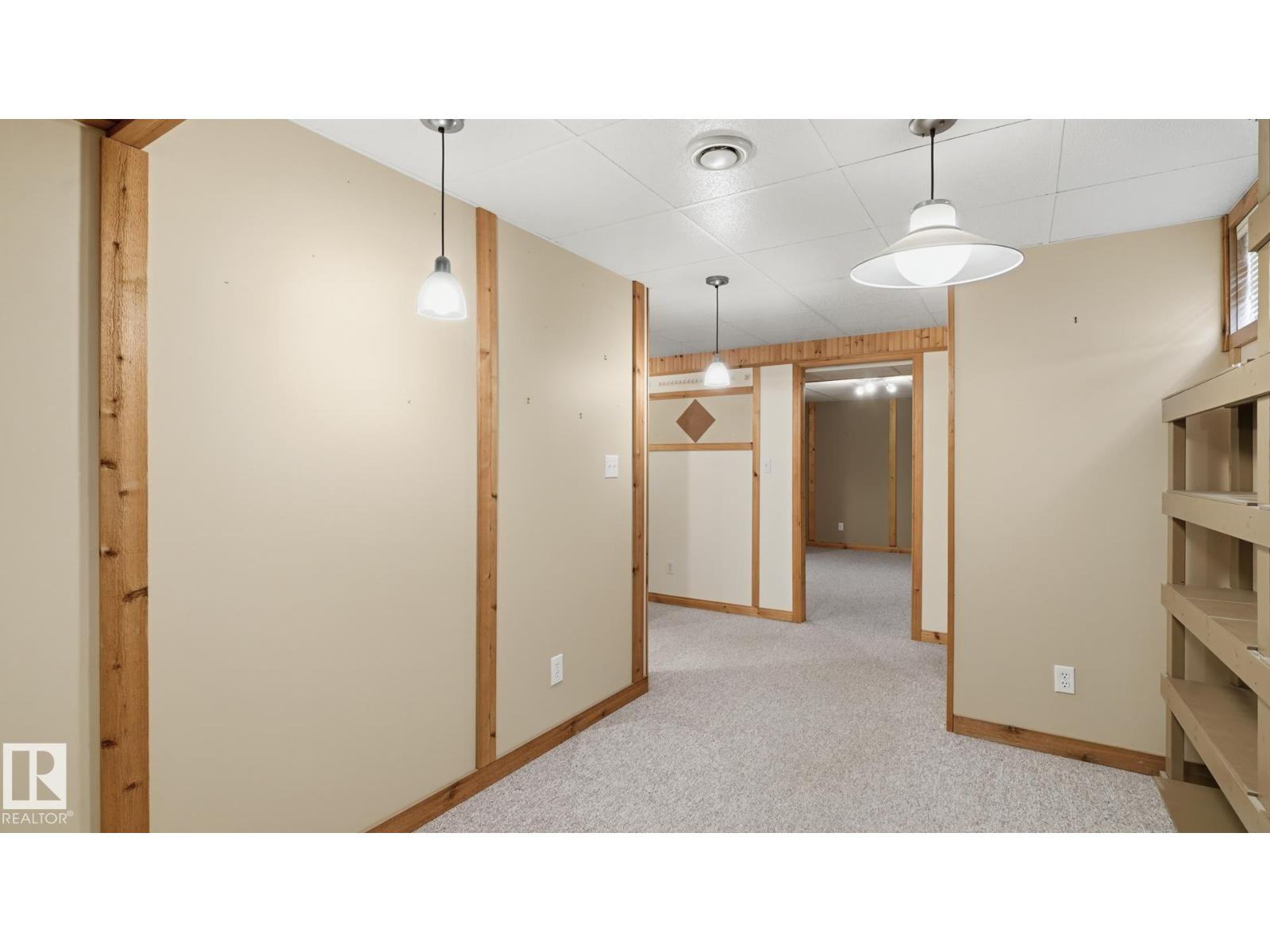 7408 40 AV NW - 27