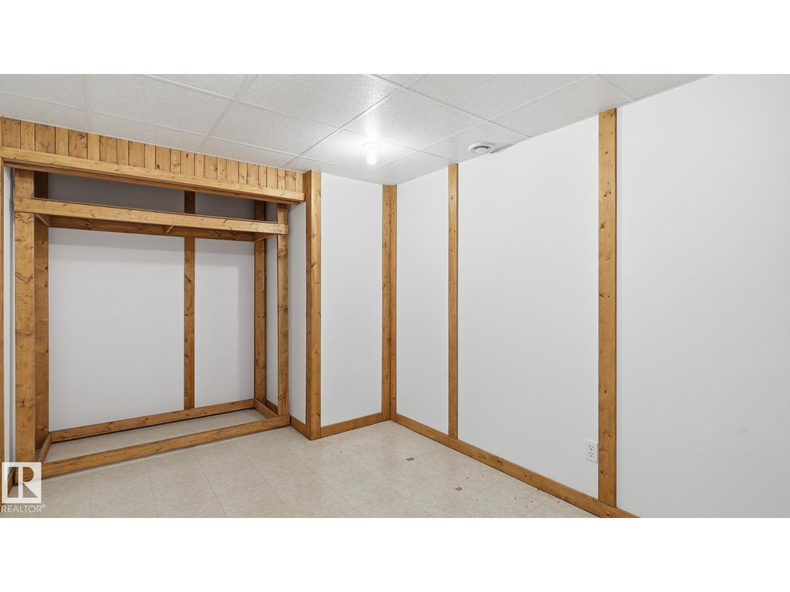 7408 40 AV NW - 28