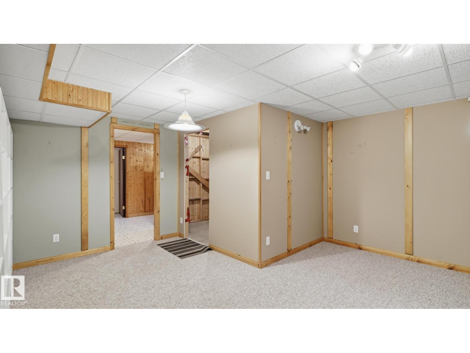 7408 40 AV NW - 30
