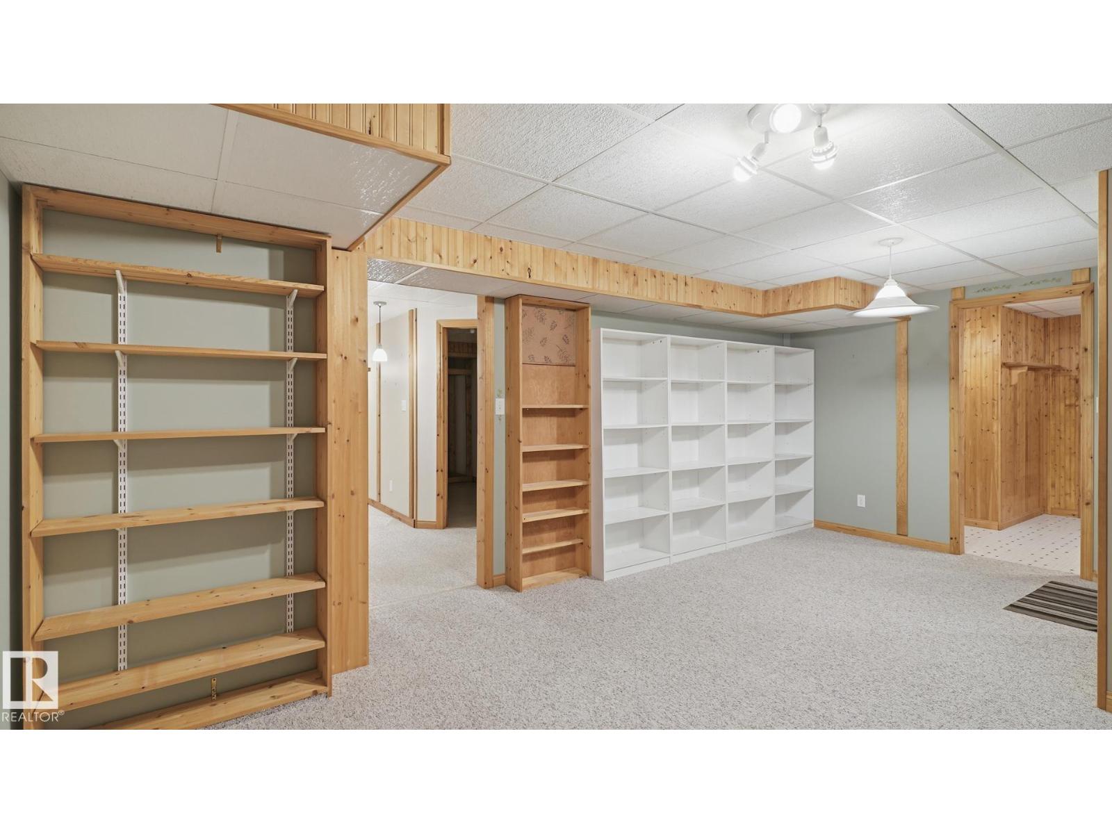 7408 40 AV NW - 32