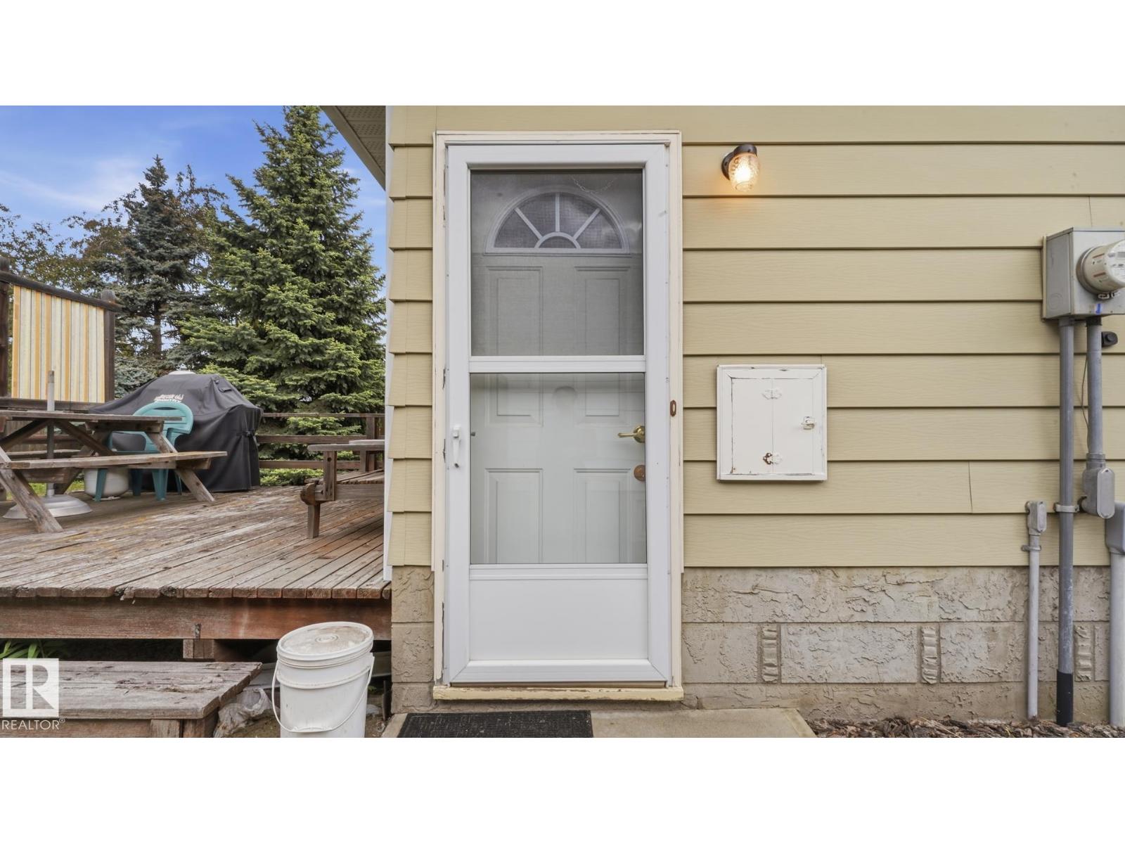 7408 40 AV NW - 35