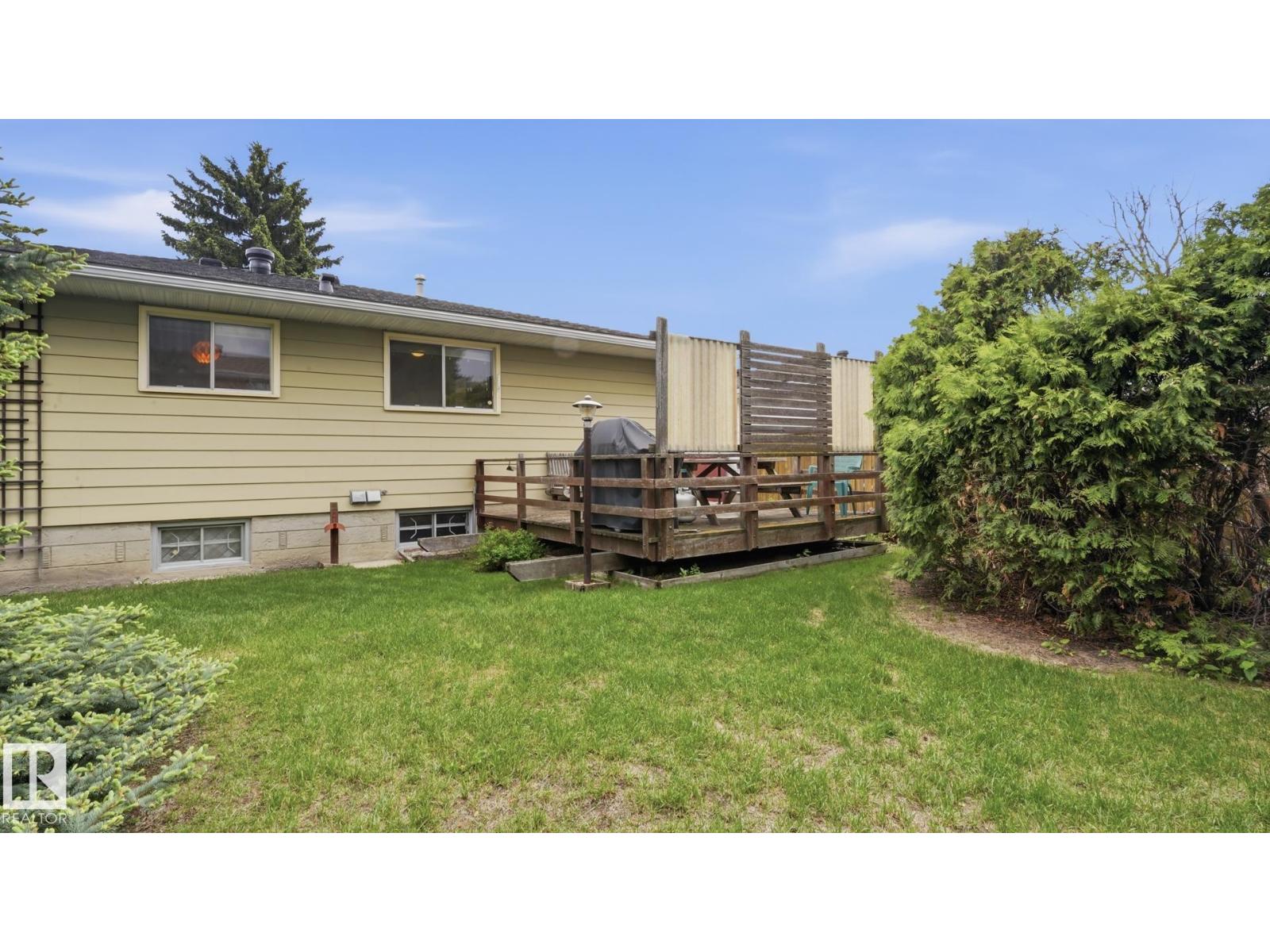 7408 40 AV NW - 38