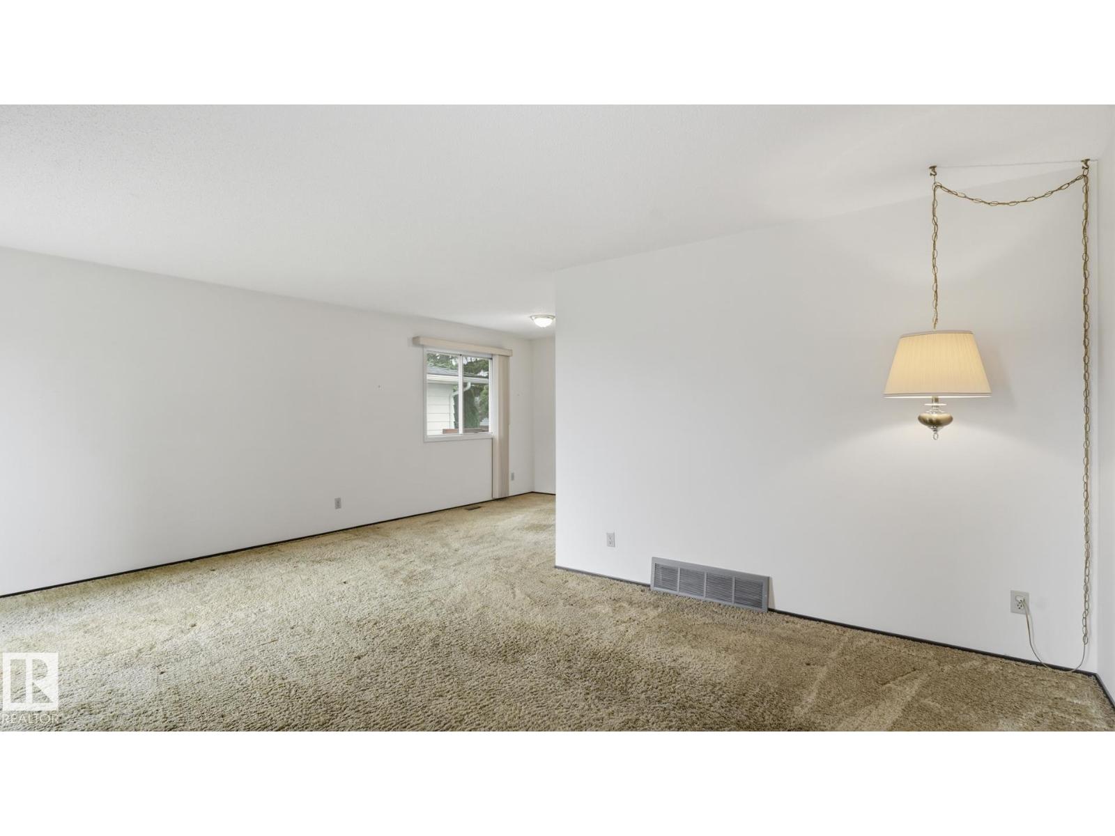 7408 40 AV NW - 4