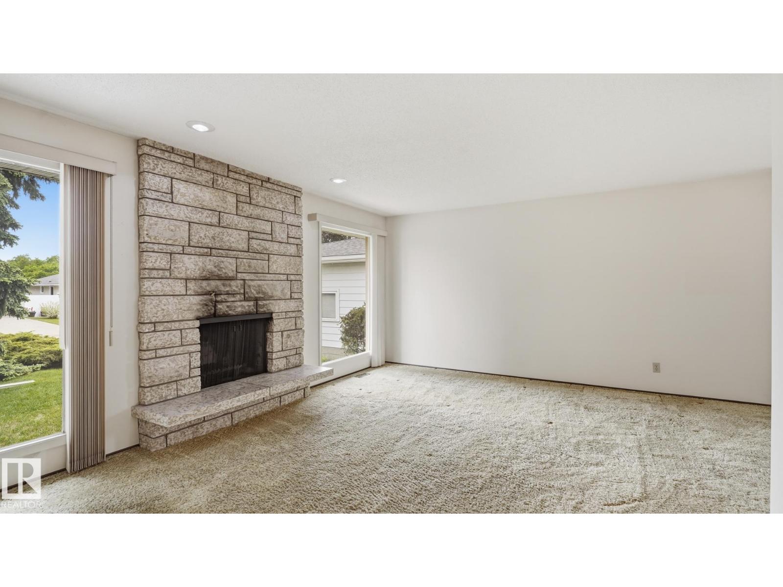 7408 40 AV NW - 5