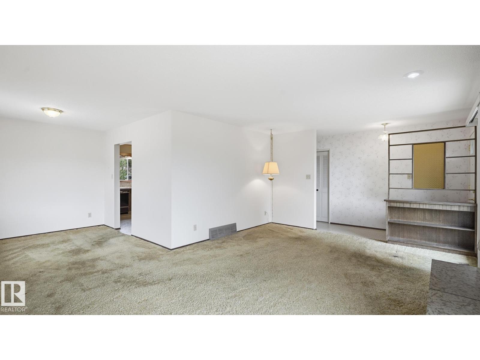 7408 40 AV NW - 7